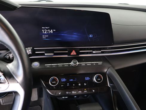 Used 2024 Hyundai Elantra Limited image 5