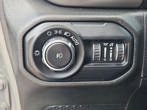 Used 2019 Jeep Wrangler Unlimited Sport S AWD/4WD image 17