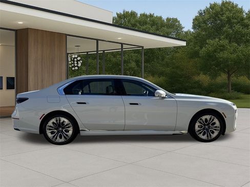 Used 2025 BMW i7 eDrive50 w/ Premium Package image 6