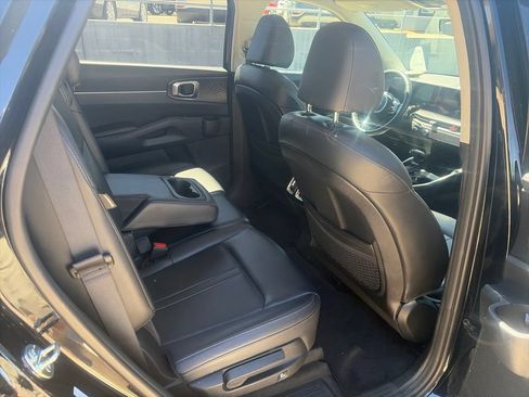 Used 2024 Kia Sorento S FWD image 11