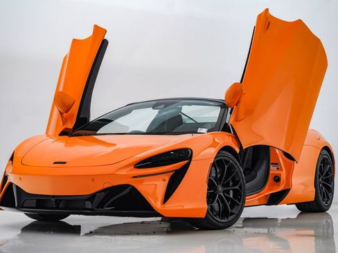 Used 2026 McLaren Artura Spider RWD image 6