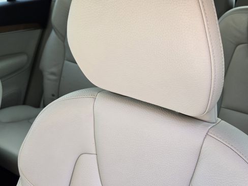 Used 2021 Volvo XC90 T6 Momentum w/ Protection Package Premier image 22