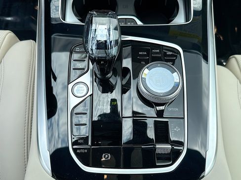 New 2026 BMW ALPINA XB7 AWD/4WD image 32