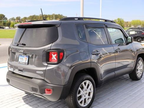 Used 2022 Jeep Renegade Latitude w/ Convenience Group AWD/4WD image 5