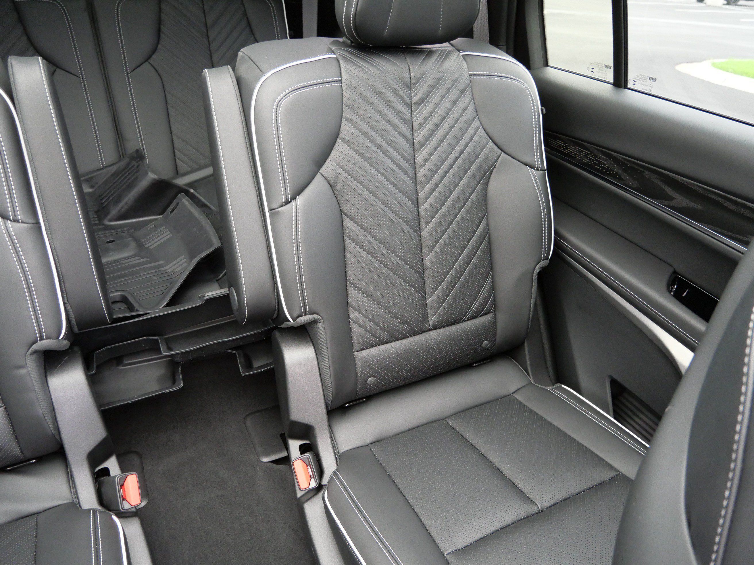 Certified 2026 Cadillac Vistiq Sport w/ LPO, Floor Liner Package AWD/4WD image 14