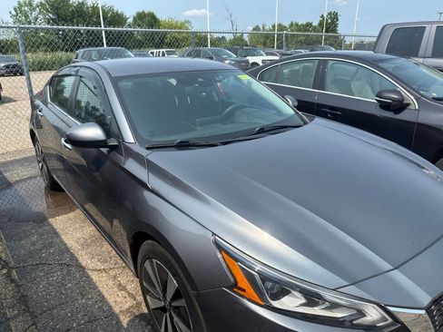 Used 2022 Nissan Altima 2.5 SV FWD image 8