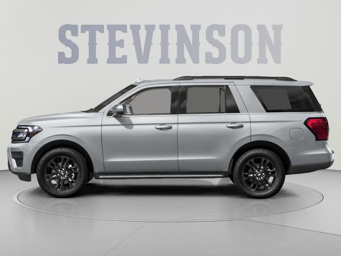 Used 2024 Ford Expedition XLT AWD/4WD image 3