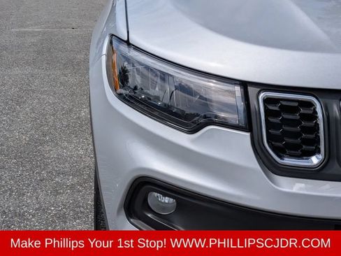 Certified 2025 Jeep Compass Latitude AWD/4WD image 9