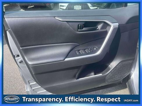 Used 2022 Toyota RAV4 LE AWD/4WD image 16