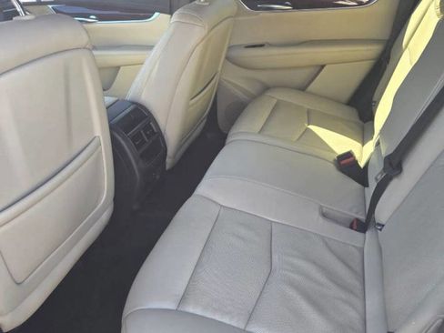 Used 2018 Cadillac XT5 Luxury w/ Driver Awareness Package image 12