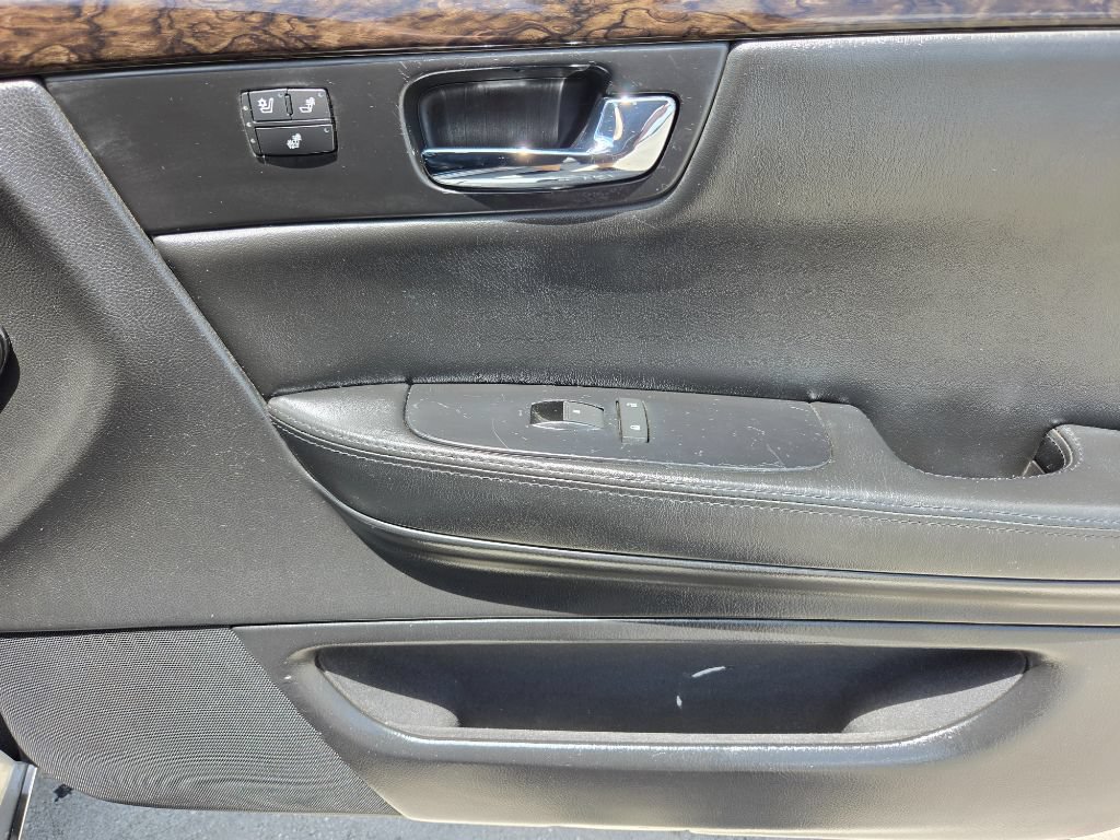 Used 2008 Cadillac DTS FWD image 37
