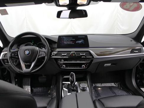 Used 2018 BMW 530e xDrive AWD/4WD image 32