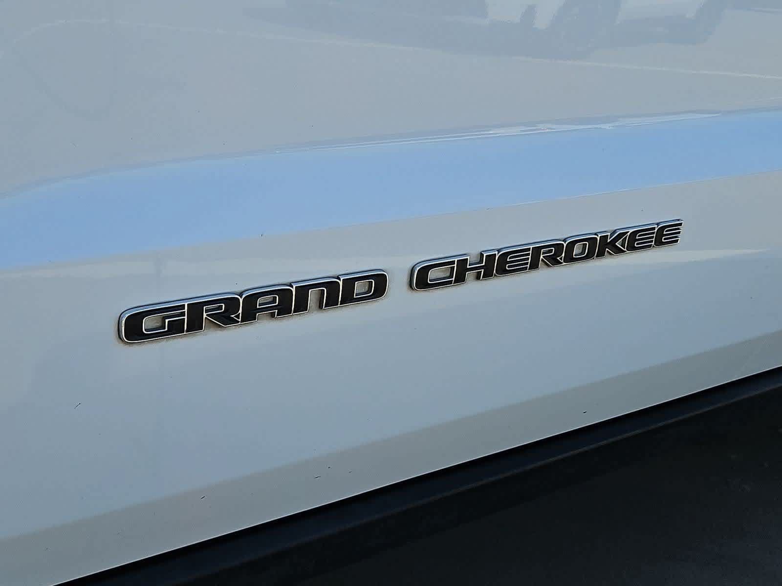 Used 2018 Jeep Grand Cherokee Limited w/ Luxury Group II RWD image 12