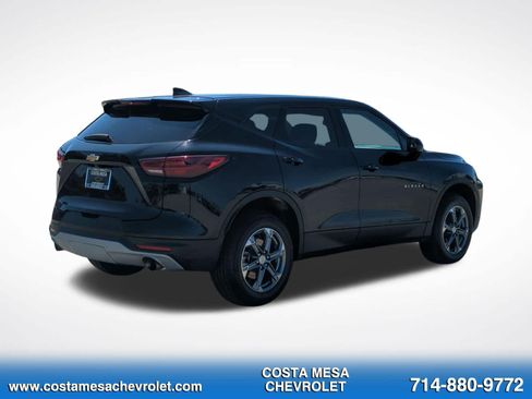 Used 2025 Chevrolet Blazer LT FWD image 5