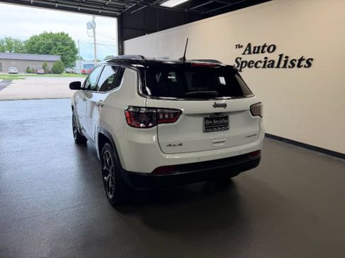Used 2025 Jeep Compass Limited AWD/4WD image 3
