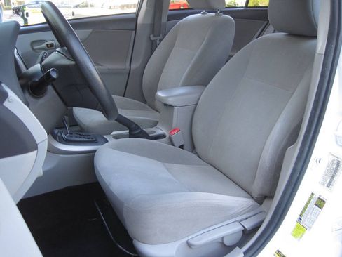 Used 2013 Toyota Corolla L FWD image 18