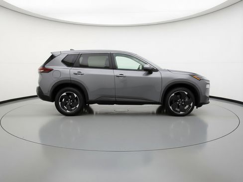 Used 2025 Nissan Rogue SV image 11