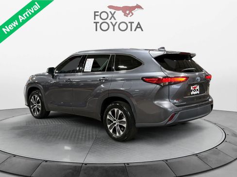 Used 2021 Toyota Highlander XLE FWD image 4