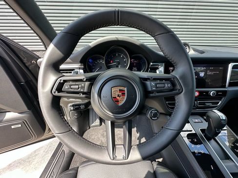 Used 2026 Porsche Macan AWD/4WD image 16