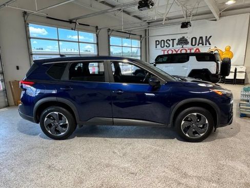 Used 2025 Nissan Rogue SV FWD image 7