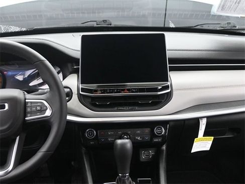 Used 2024 Jeep Compass Limited image 25