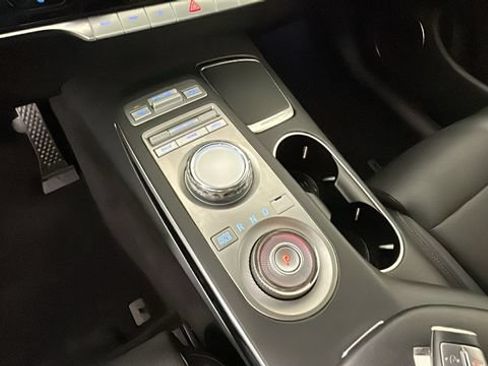 Used 2025 Genesis GV70 2.5T AWD/4WD image 21