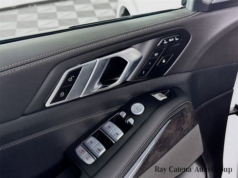 Used 2023 BMW X7 xDrive40i w/ M Sport Package image 18