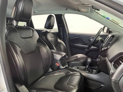 Used 2019 Jeep Cherokee Latitude Plus FWD image 10