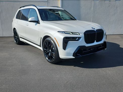 New 2027 BMW X7 xDrive40i w/ M Sport Package AWD/4WD image 2