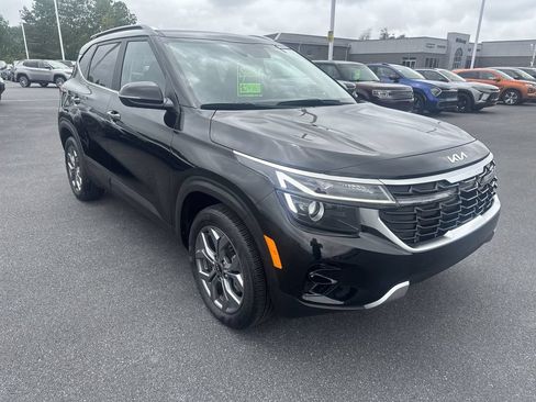 Used 2024 Kia Seltos S AWD/4WD image 2