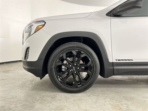 Used 2021 GMC Terrain SLE w/ Elevation Edition image 33