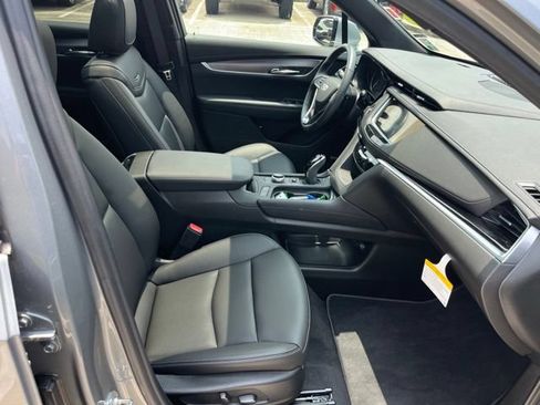 Certified 2025 Cadillac XT6 Luxury FWD image 32