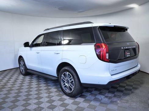 Certified 2025 Ford Expedition Active AWD/4WD image 6