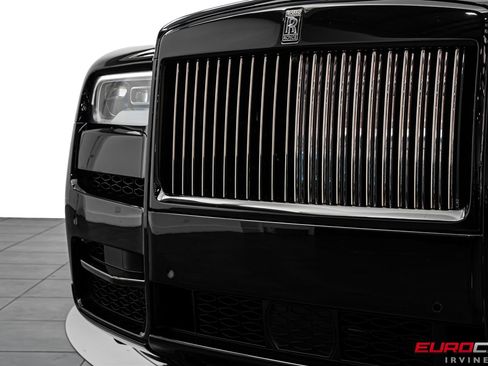 Used 2022 Rolls-Royce Cullinan Black Badge AWD/4WD image 13