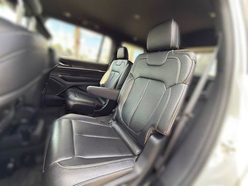 Used 2024 Jeep Grand Cherokee L Limited RWD image 12