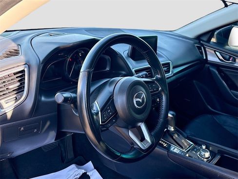 Used 2018 MAZDA MAZDA3 Grand Touring image 9