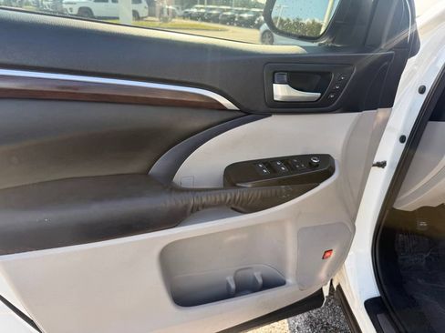 Used 2016 Toyota Highlander Limited FWD image 5