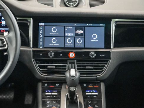 Certified 2026 Porsche Macan AWD/4WD image 14