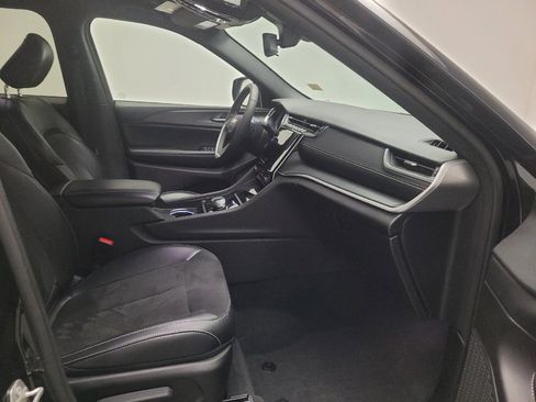 Used 2023 Jeep Grand Cherokee Altitude AWD/4WD image 21