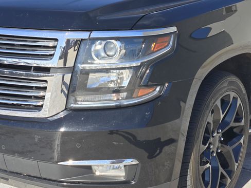 Used 2019 Chevrolet Suburban Premier image 10