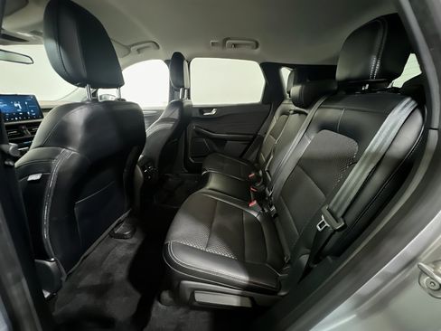 Used 2024 Ford Escape SE FWD image 17