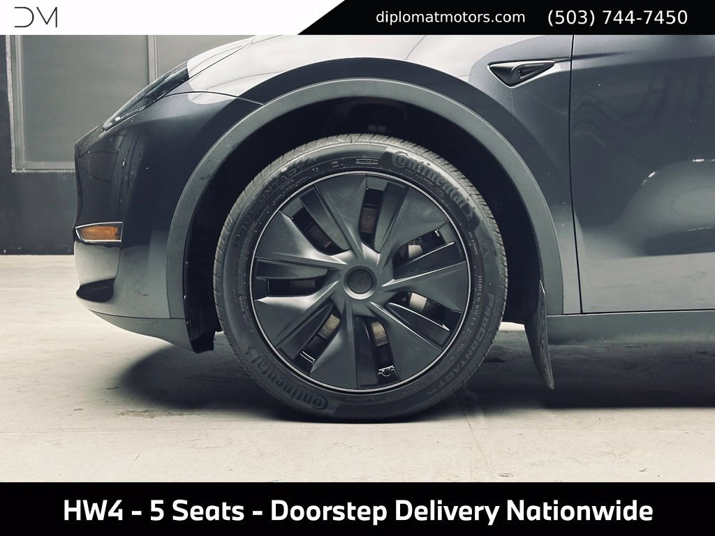 Used 2025 Tesla Model Y Long Range AWD/4WD image 35