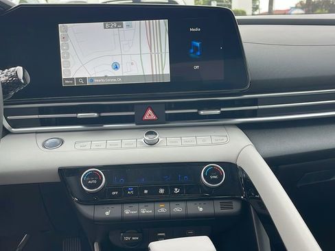 New 2025 Hyundai Elantra Limited image 18