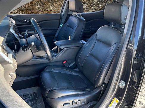 Used 2018 GMC Acadia SLT image 23