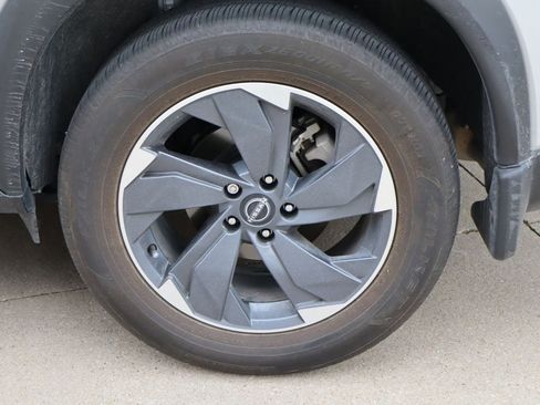 Used 2025 Nissan Rogue SV w/ SV Premium Package FWD image 28