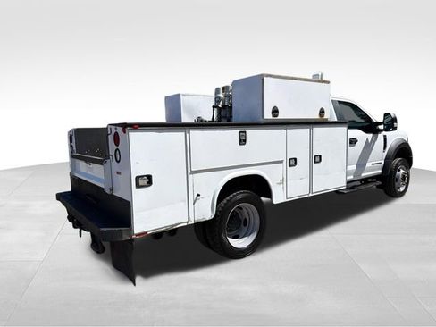 Used 2017 Ford F550 4x4 Regular Cab Super Duty image 3