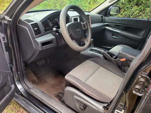 Used 2010 Jeep Grand Cherokee Laredo image 12