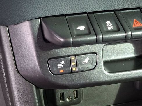 Used 2022 Chevrolet Colorado Z71 AWD/4WD image 18