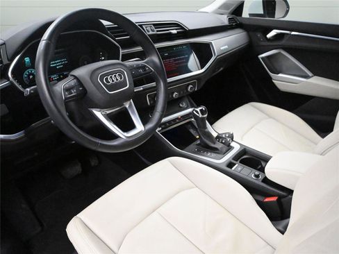 Used 2022 Audi Q3 2.0T Premium Plus w/ Premium Plus Package image 2