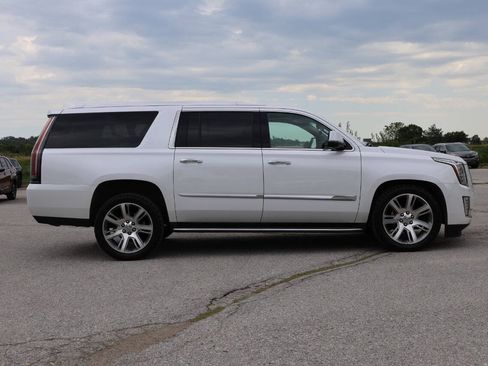 Used 2016 Cadillac Escalade ESV Premium AWD/4WD image 7